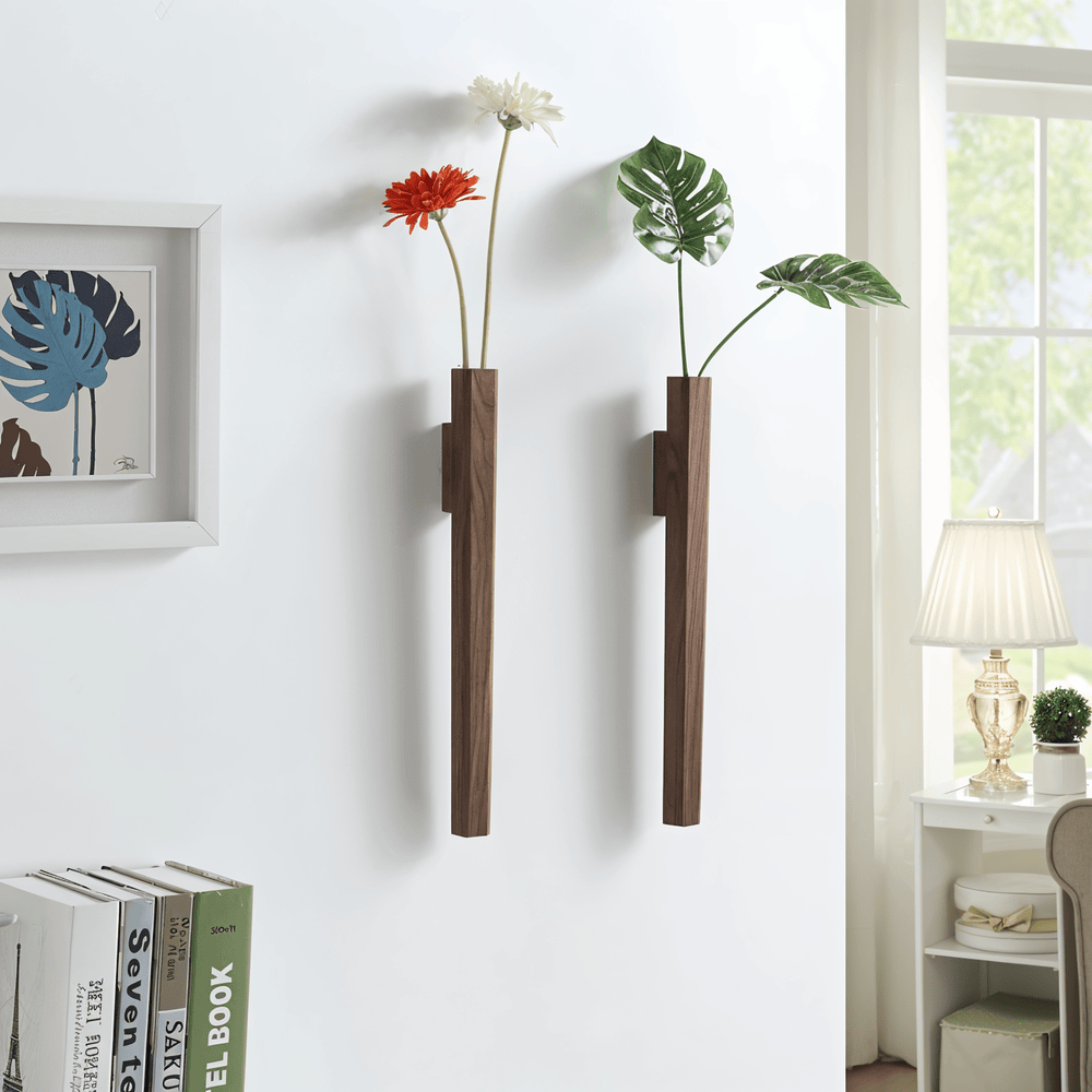FrischFloret vas - väggvas av massivt bokträ och valnötsträ