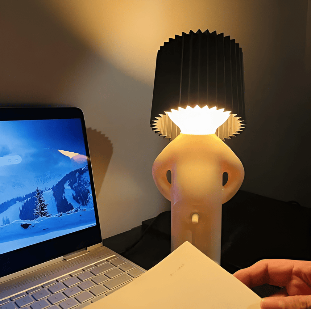 Lil'Lad bordslampa - Kreativ Liten Blyg Pojke LED-Lampa