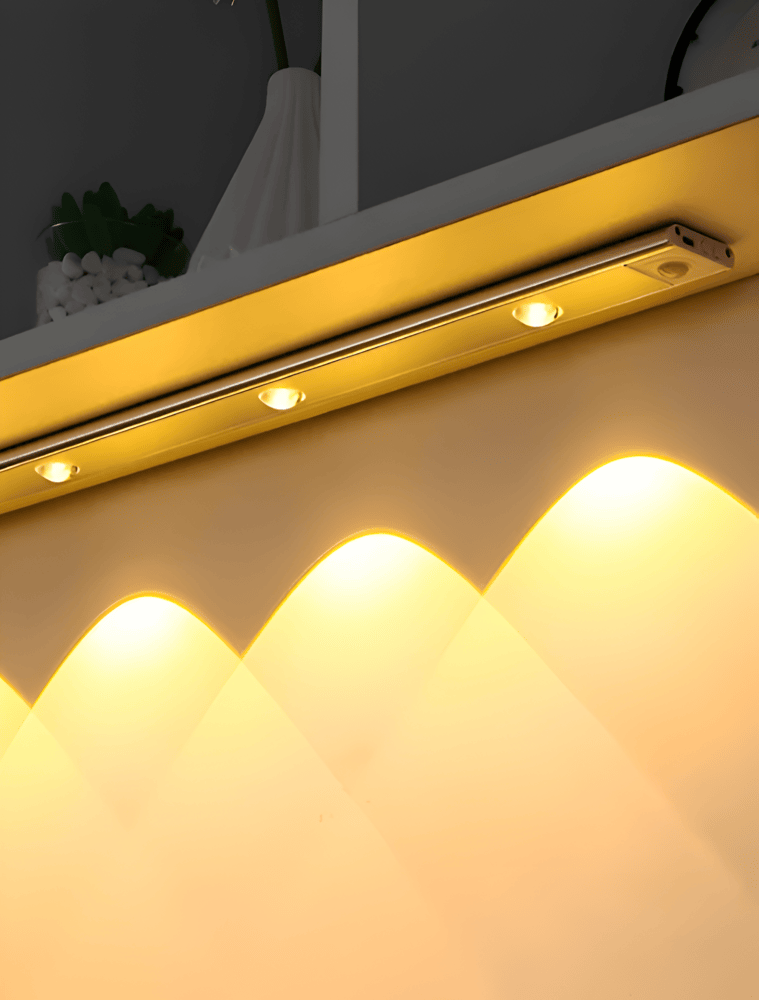 SensoBeam LED Strip - Ultratunn, USB-laddningsbar vägglampa i Aluminium med PIR-sensor