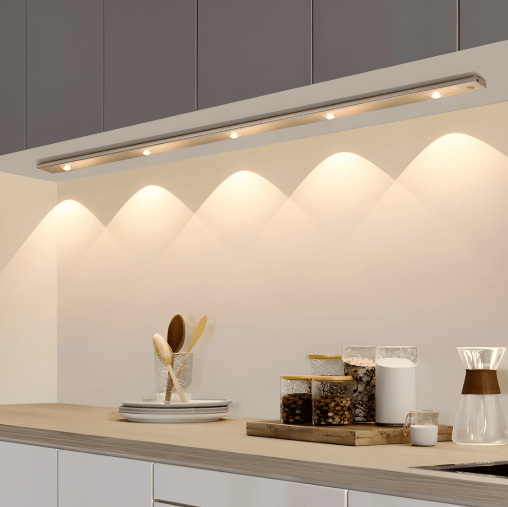 SensoBeam LED Strip - Ultratunn, USB-laddningsbar vägglampa i Aluminium med PIR-sensor