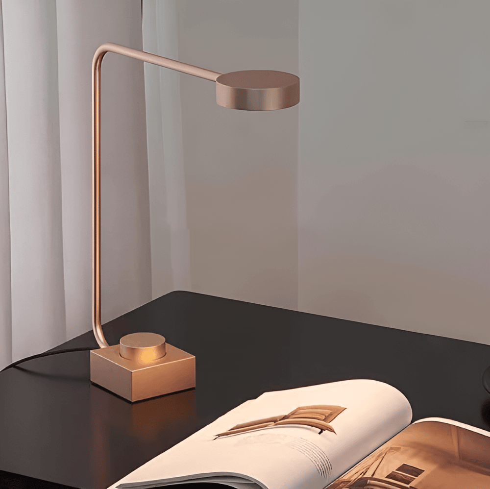 Skrivbordslampa i Aluminium - Dimbar LED-Lampa med Böjd Design