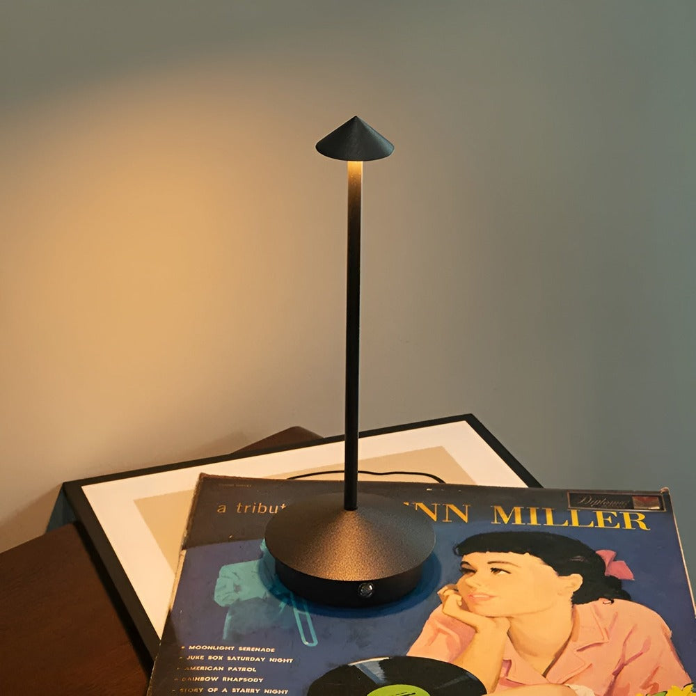Smart VersaLight - Uppladdningsbar LED-lampa med Touchfunktion för Estetiska Rum