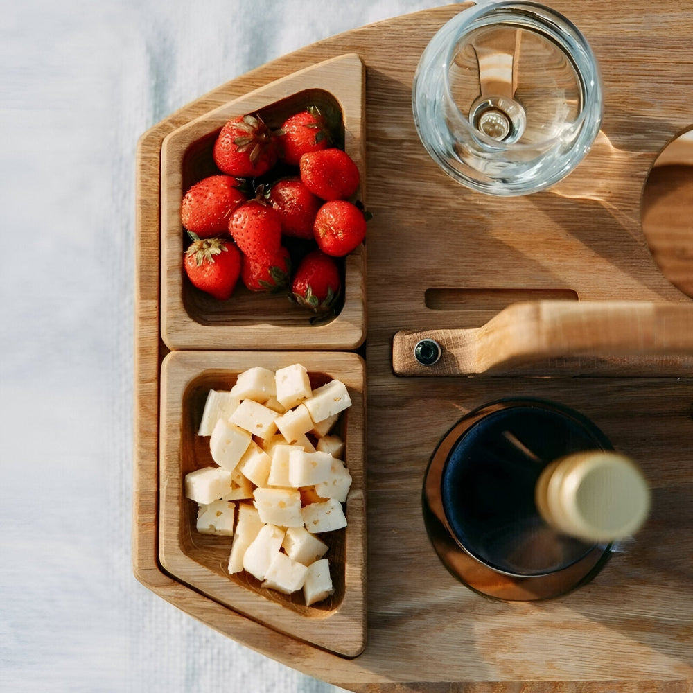 Avtagbart Picknickbord i Trä med Vinfack – Perfekt för Utomhusaktiviteter