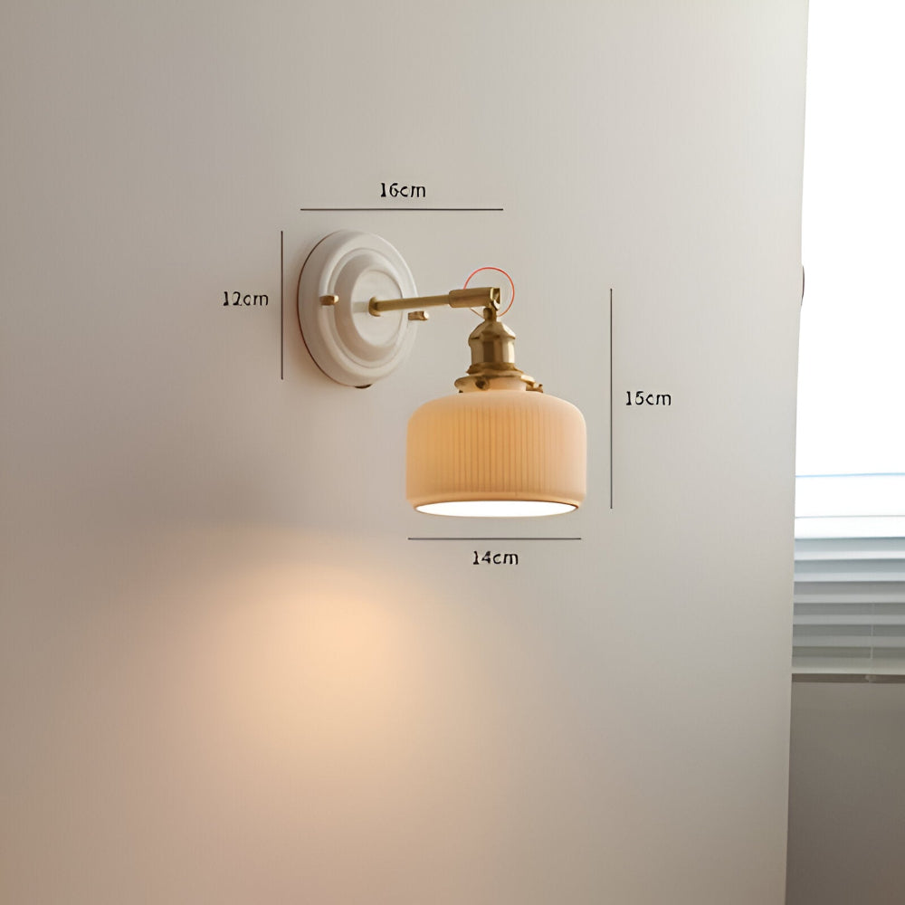 Rustik Vit Vägglampa för Lantlig Inredning