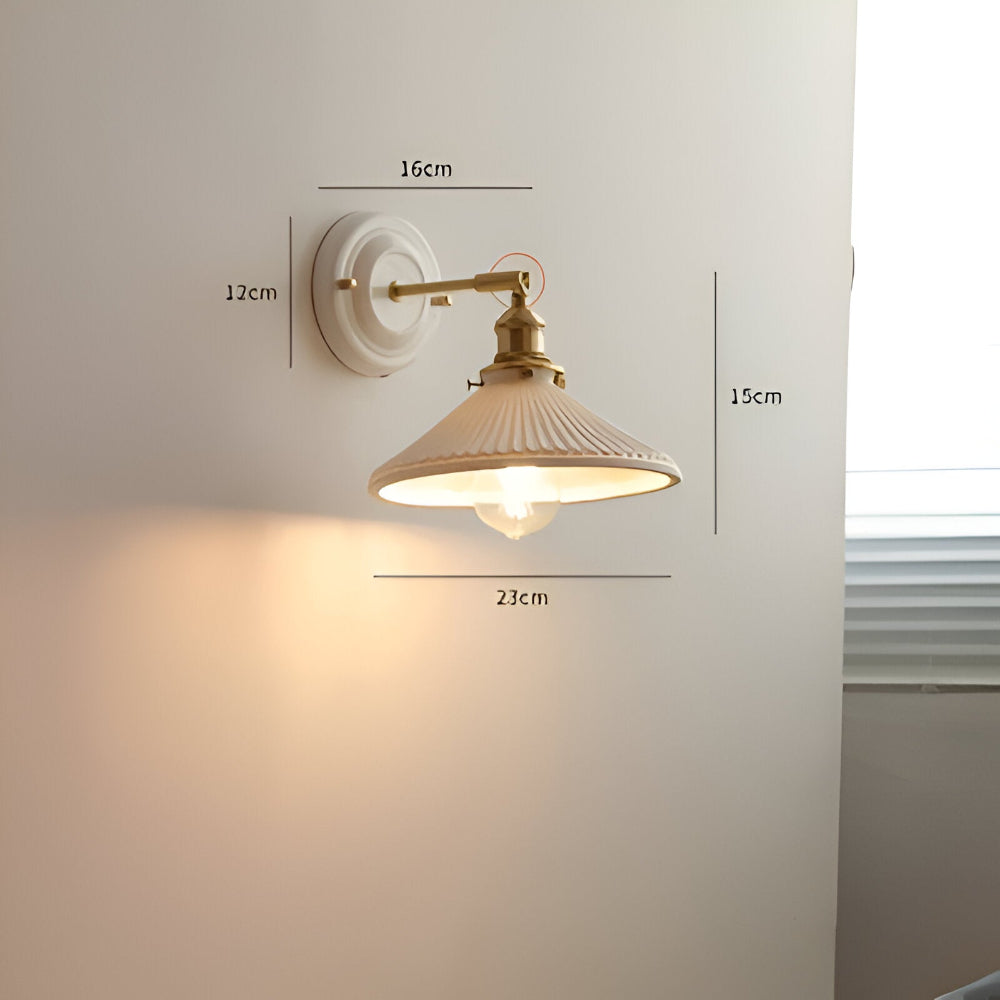 Rustik Vit Vägglampa för Lantlig Inredning