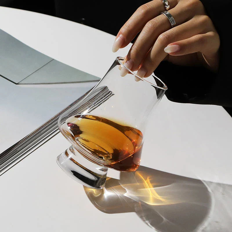 Fyra glas för whiskyprovning och hemmabar