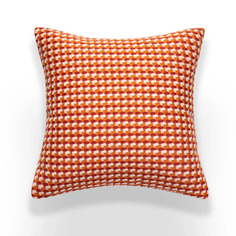 Geometriskt kuddfodral 45x45 cm visat från lätt vinkel