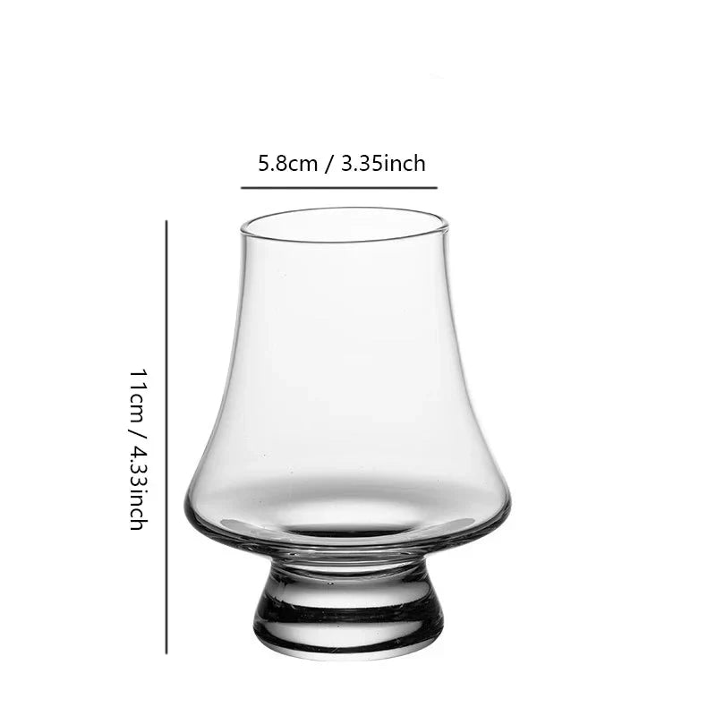 Whiskyglas i fyrdelat set för whiskyälskare