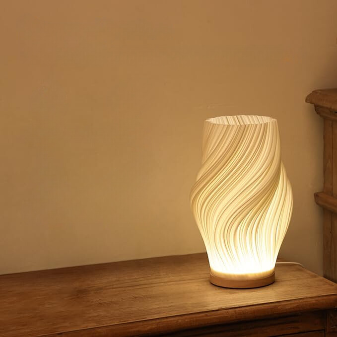Närbild av vågformad LED-lampa med slät modern finish