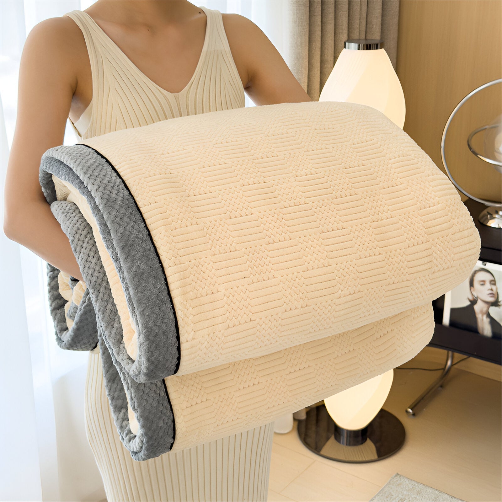 Mjuk Präglad Mysfilt med Elegant Kantdesign - Bekväm, Maskintvättbar Komfort för Heminredning