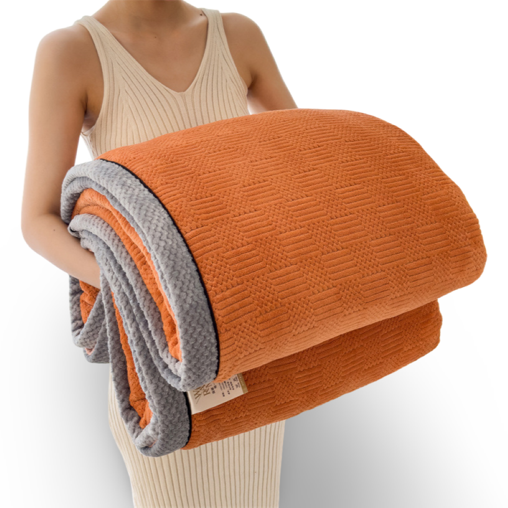 Mjuk Präglad Mysfilt med Elegant Kantdesign - Bekväm, Maskintvättbar Komfort för Heminredning