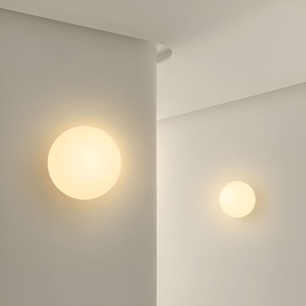 Elegant Vit Rund Vägglampa i Glas – Modern Belysning för Inredning
