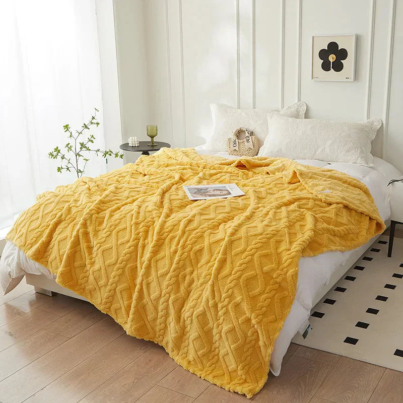 Varm vändbar filt stylad som hemtextil i modern inredning