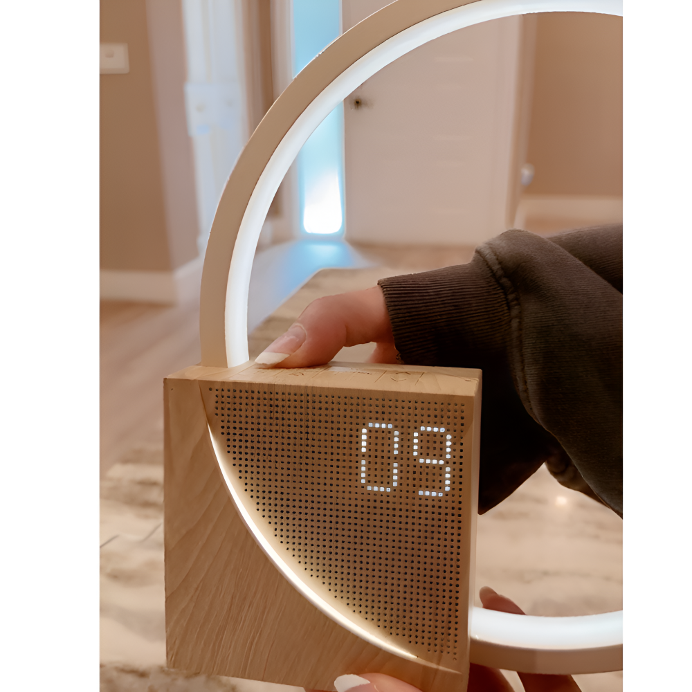 UnivSync - Multifunktionell nattlampa med USB-port, snooze-funktion och väckarljus