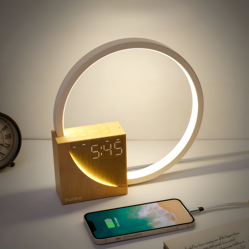 UnivSync - Multifunktionell nattlampa med USB-port, snooze-funktion och väckarljus