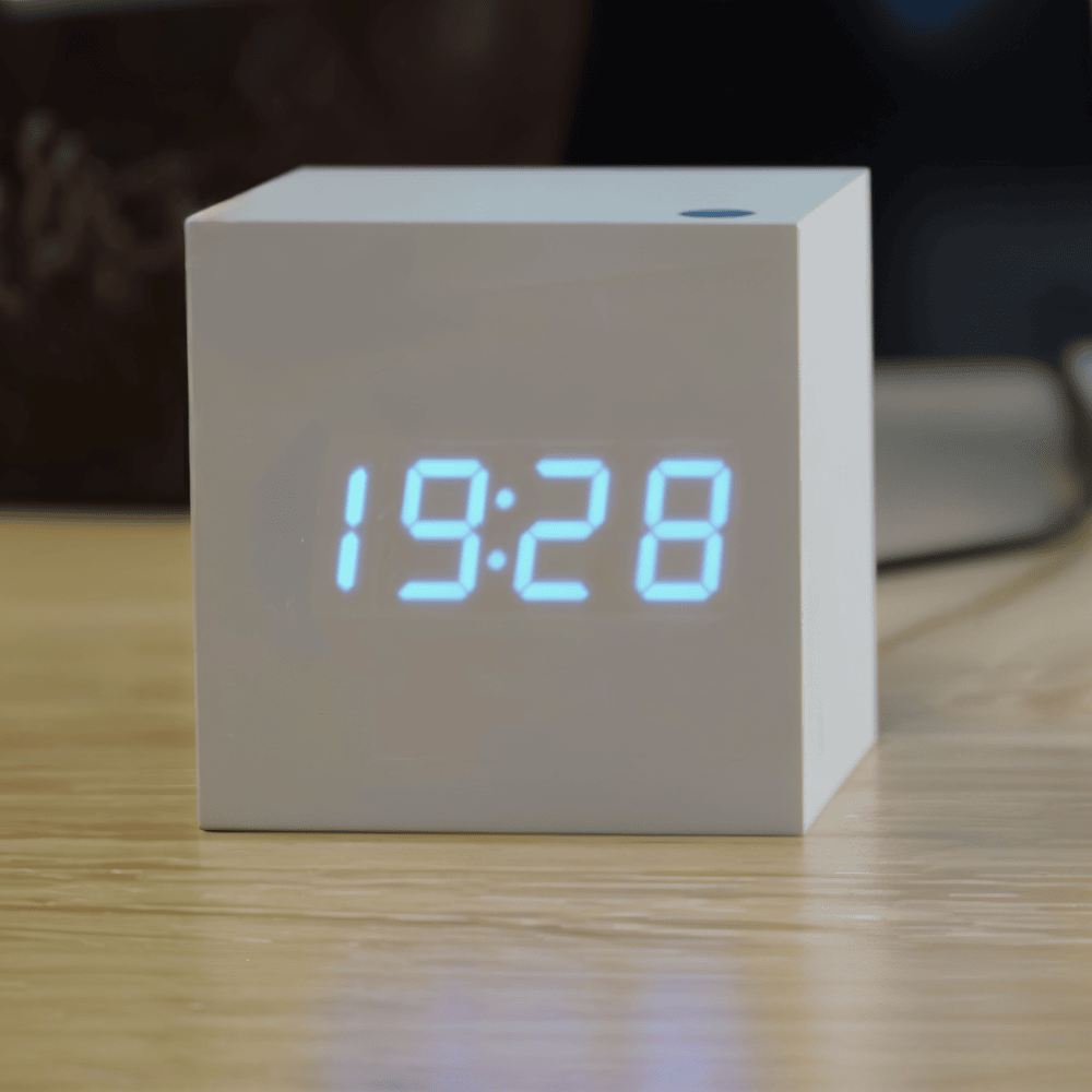 Digital LED Väckarklocka - Kubklocka - Träklocka