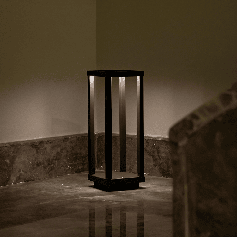 VerticaBeam - 3D-Rektangulär Svart LED-Bordslampa