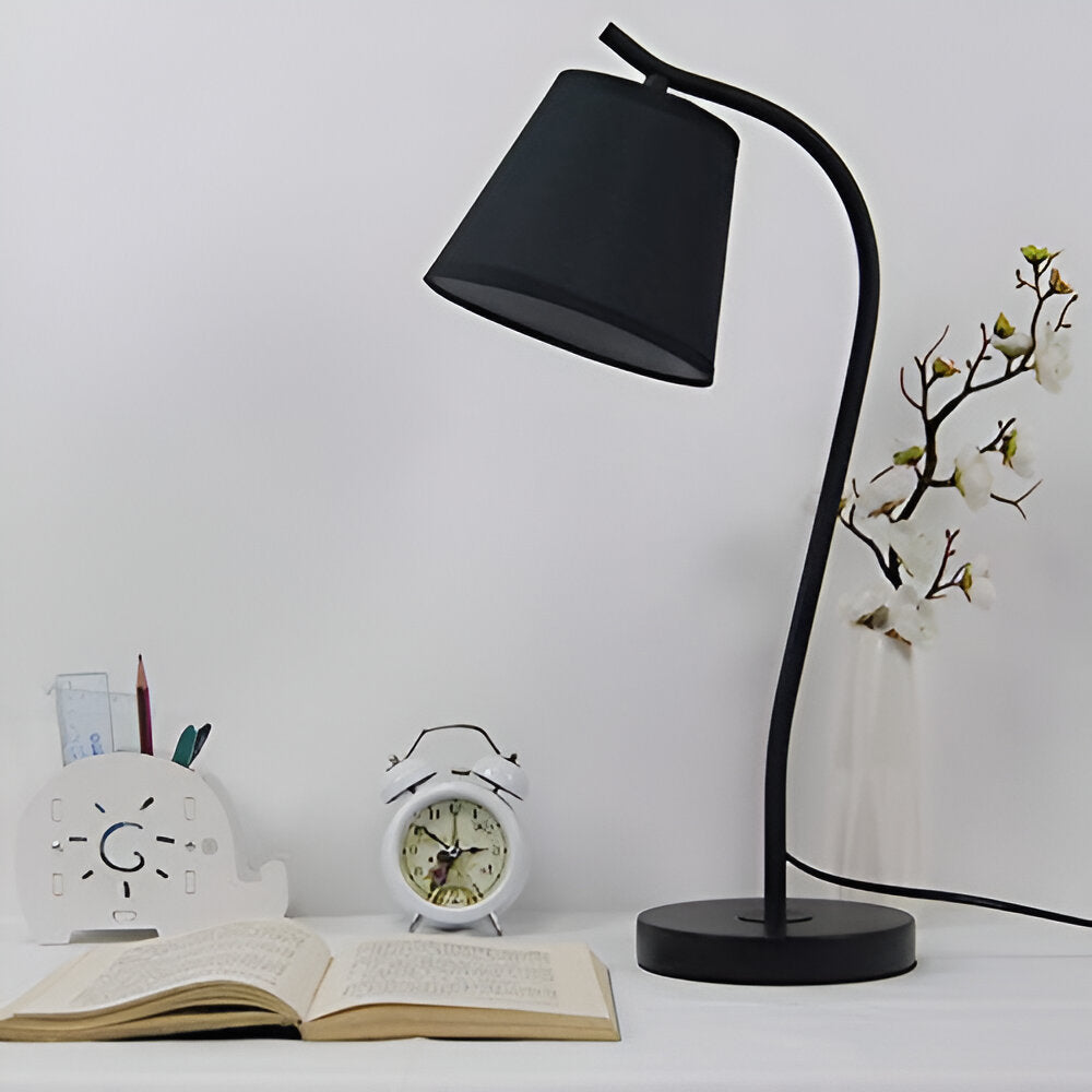 Skandinavisk Vintage Bordslampa i Industriell Stil