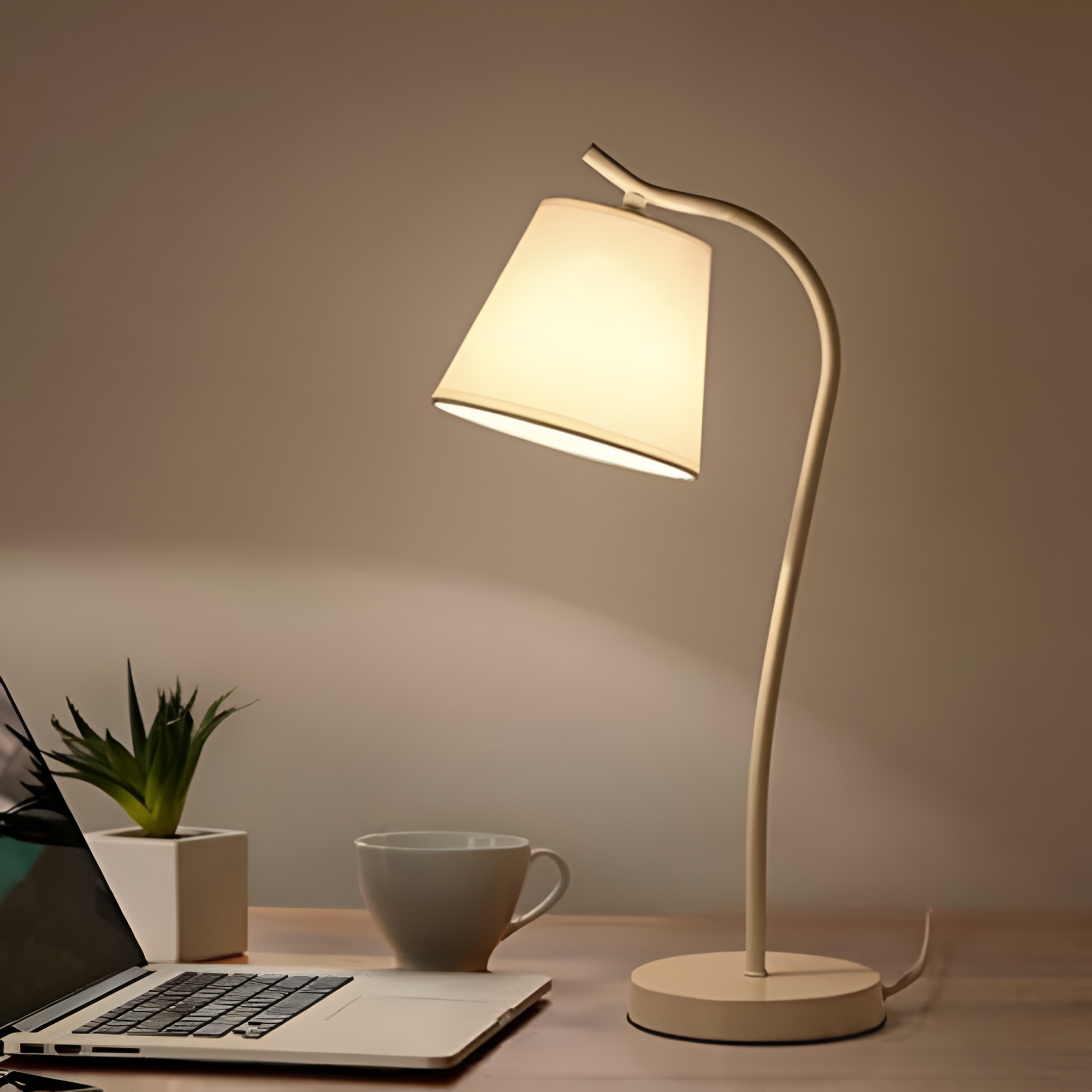 Skandinavisk Vintage Bordslampa i Industriell Stil