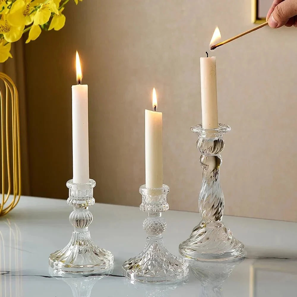 Ljusstakar i glas med minimalistisk design för cylinderljus