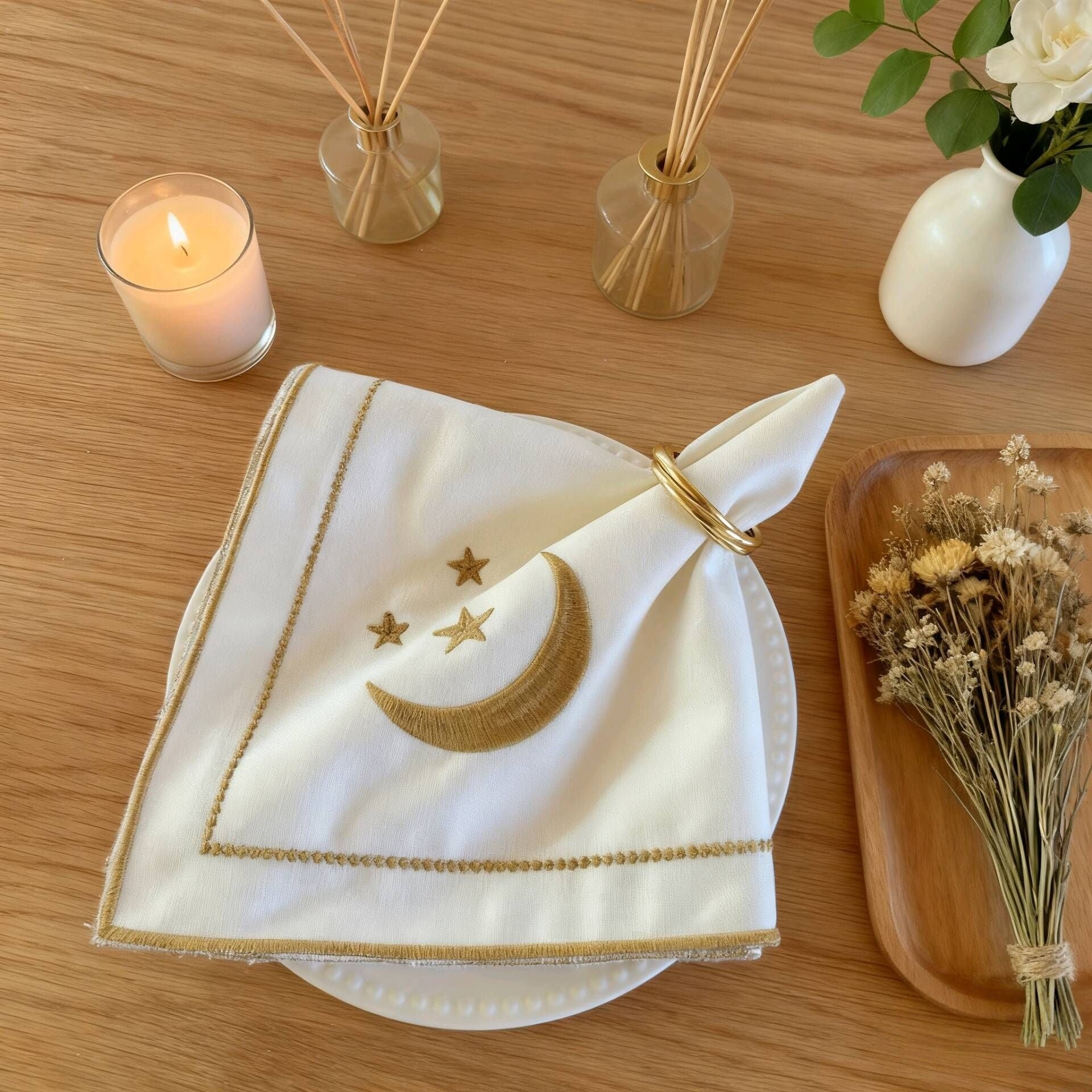 Bomullsservetter med broderade stjärnor och månar