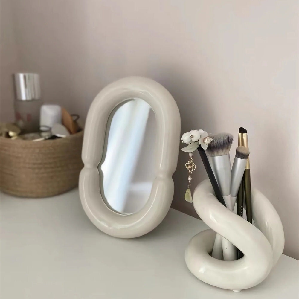 Keramiskt sminkborstställ med kurvig design