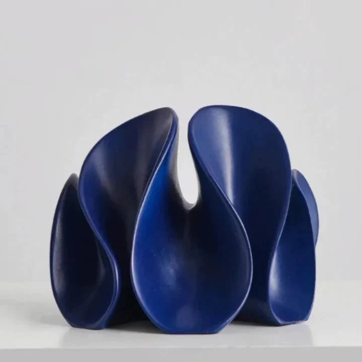 Dekorativ Skulptur I Harts Med Abstrakt Design