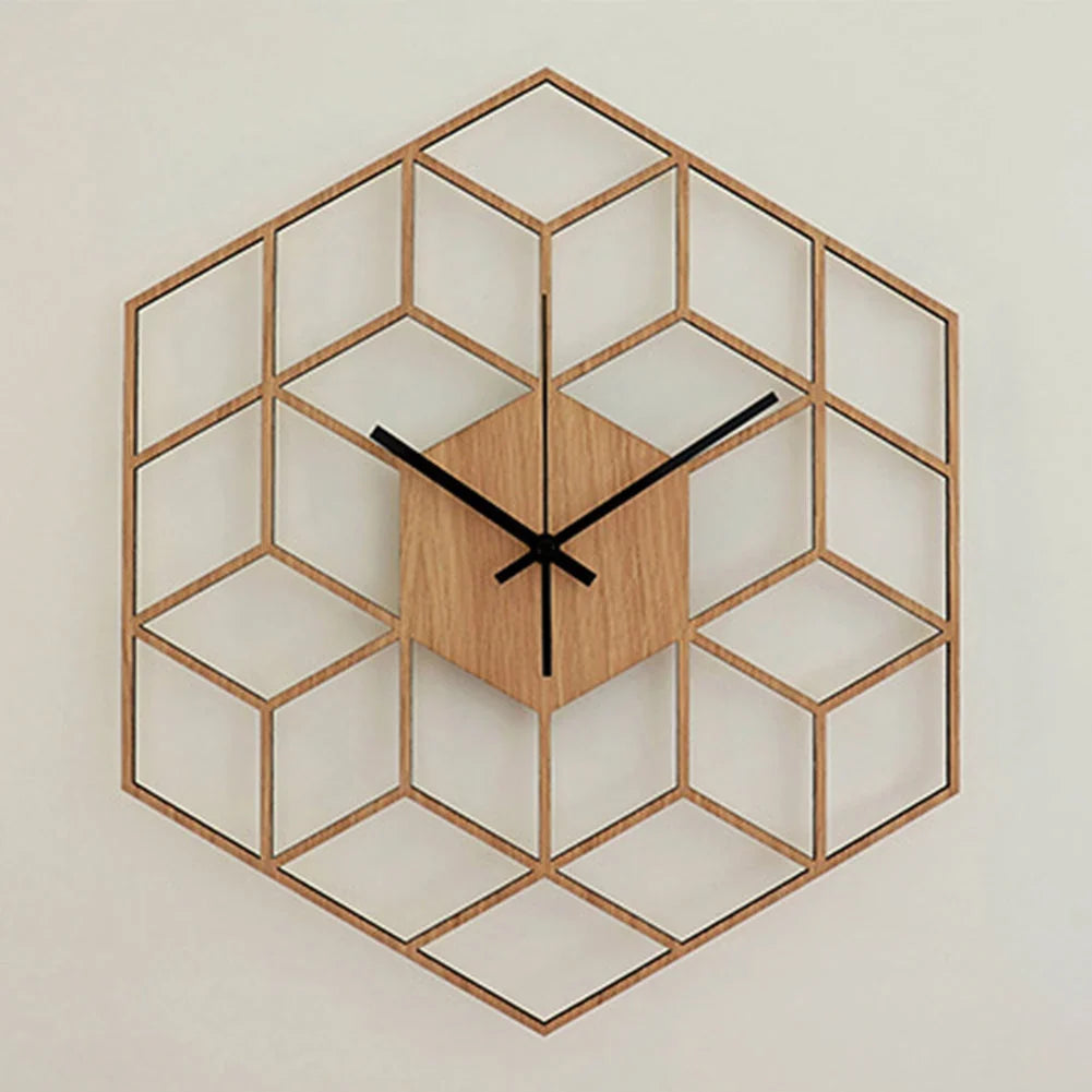 Hexagonal väggklocka i bambu med tyst urverk på en vägg