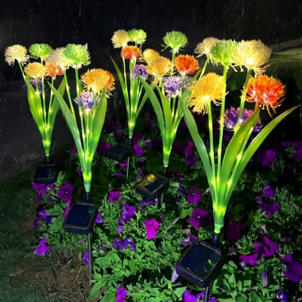 Närbild av solcellsdriven trädgårdslampa med lysande maskrosform
