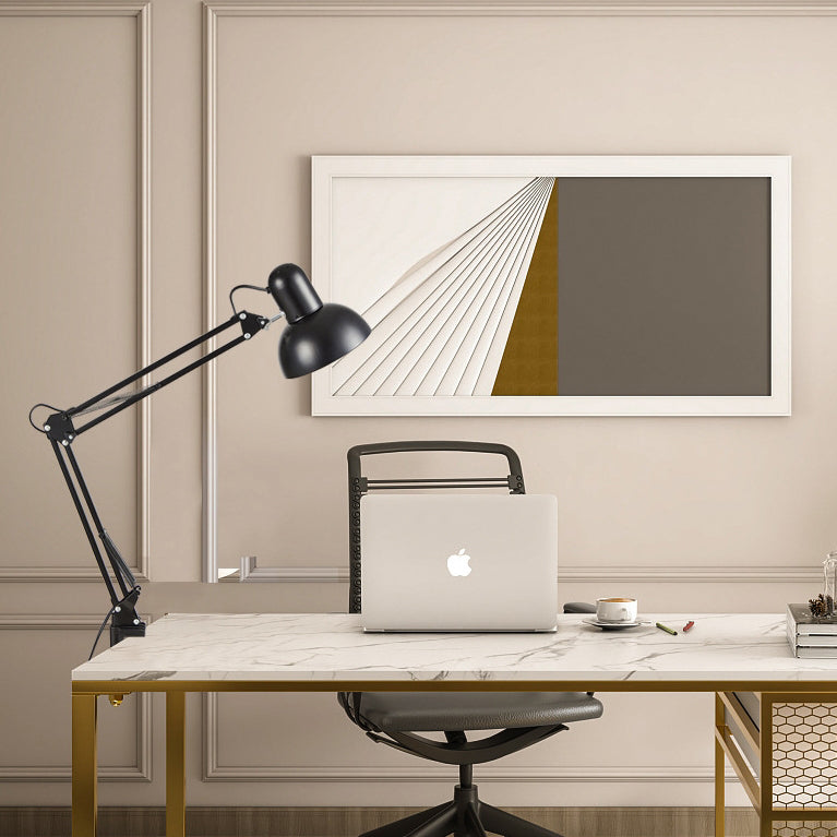 Flexibel lampa som ger riktat ljus över arbetsytan