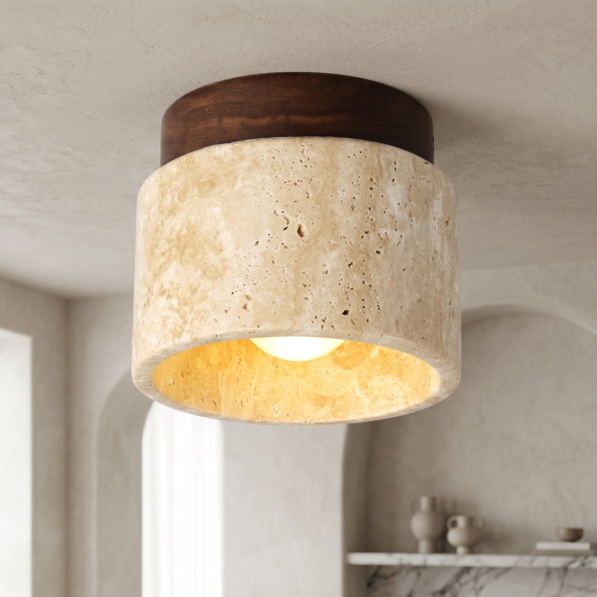 Sidovy av taklampa i gips och trä som visar materialkontrasten