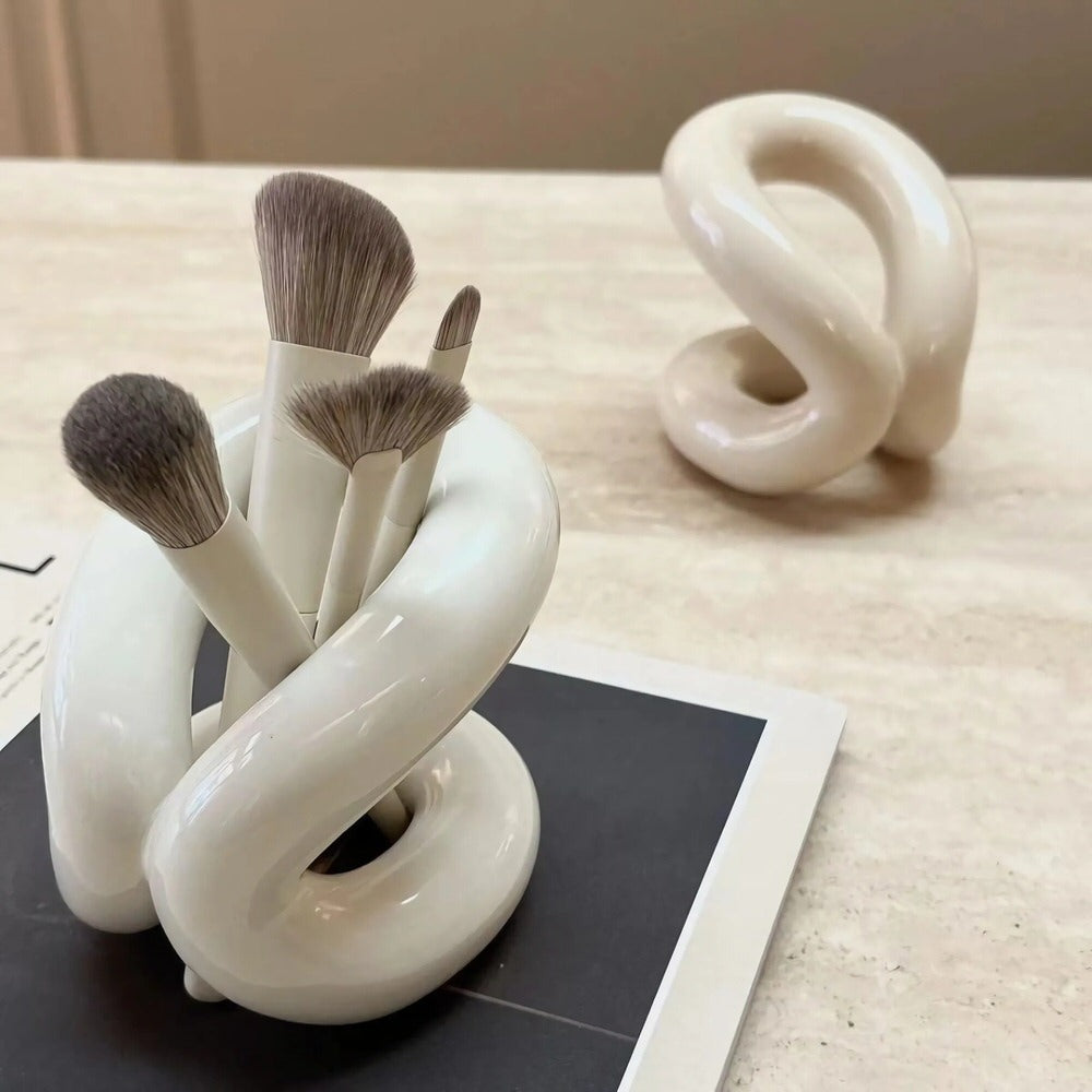 Keramiskt sminkborstställ med kurvig design