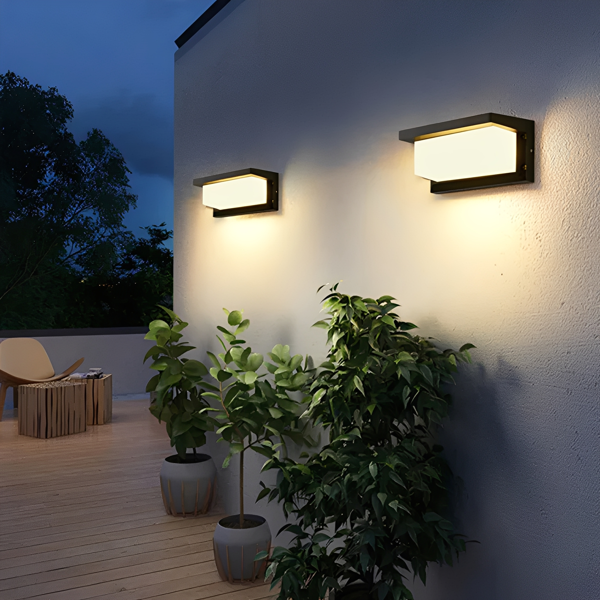 Närbild av vägglampa utomhus med rörelsesensor och stilren design