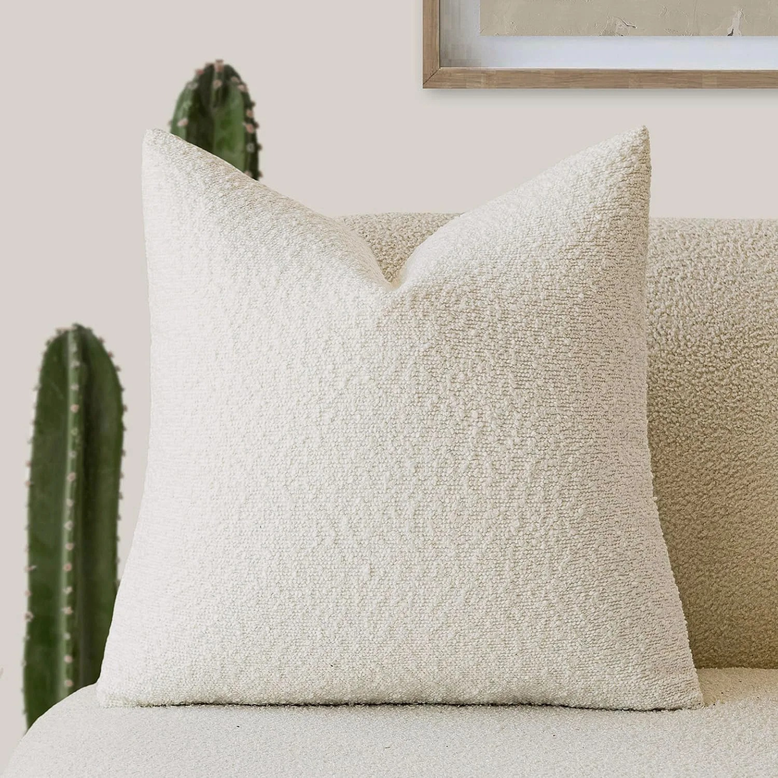 Närbild av bouclétyg som visar den mjuka, strukturerade finishen