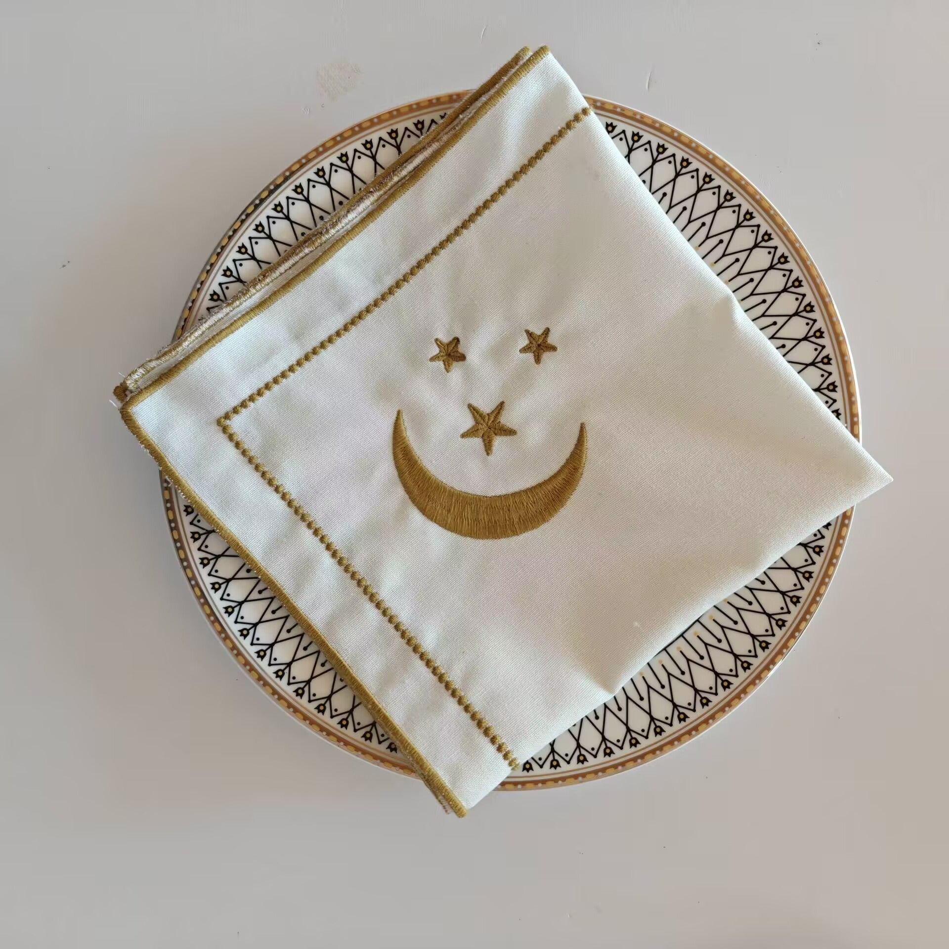 Bomullsservetter med broderade stjärnor och månar