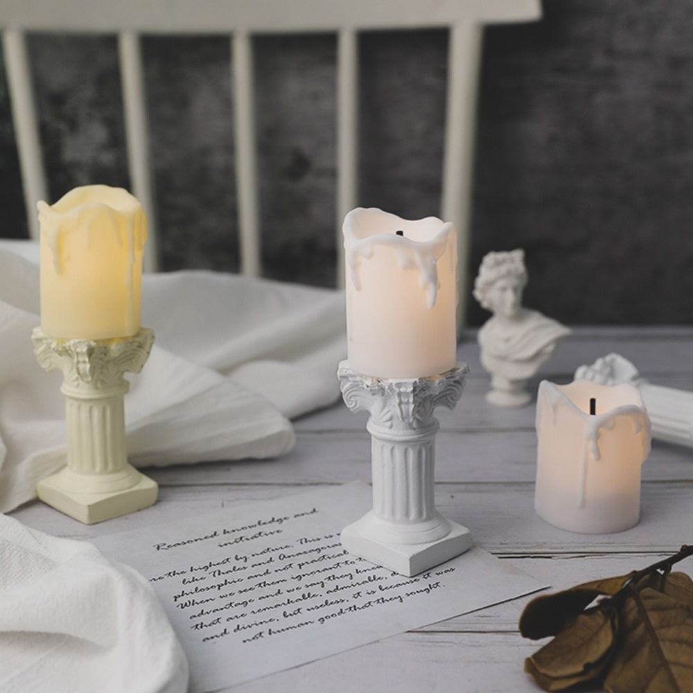 Ljusstake i keramik med Light Academia-design