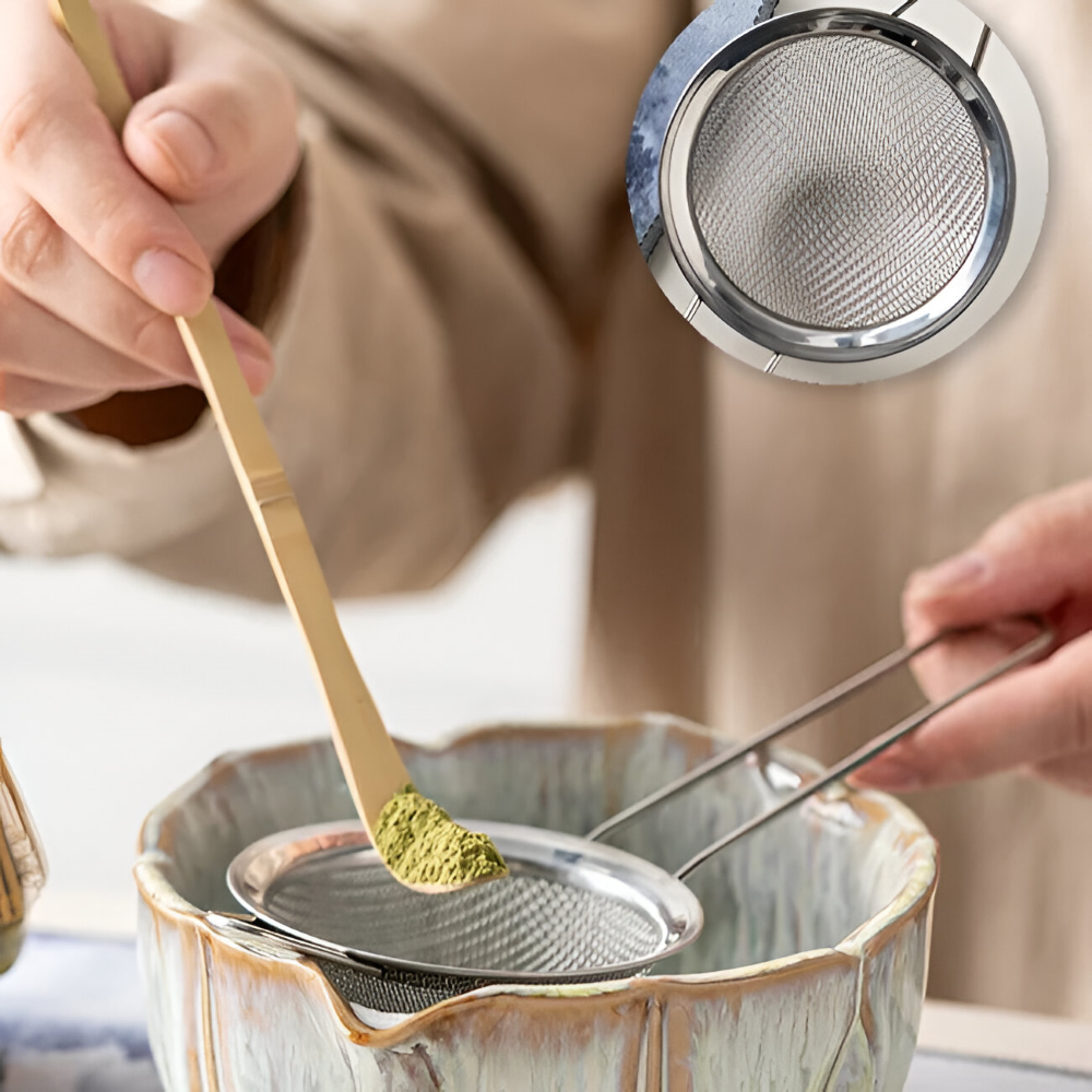 Artisan Matcha Set 8-delar – Handgjord Keramikskål (550ml), Bambusvisp & Sikt – Japanskt Teceremonigåvoset
