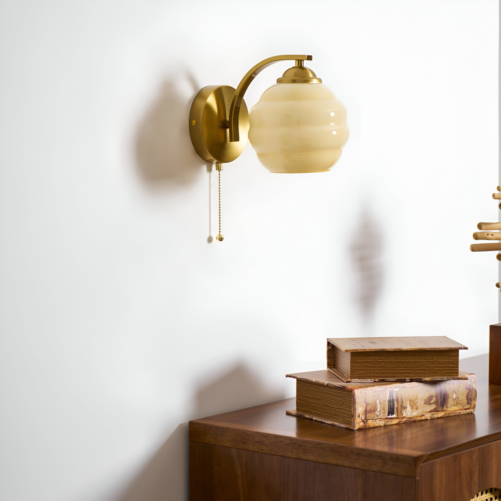 Vägglampa Art Deco-stil – Guld och krom – Vit glasglob – E27-fattning – Ø 15 cm