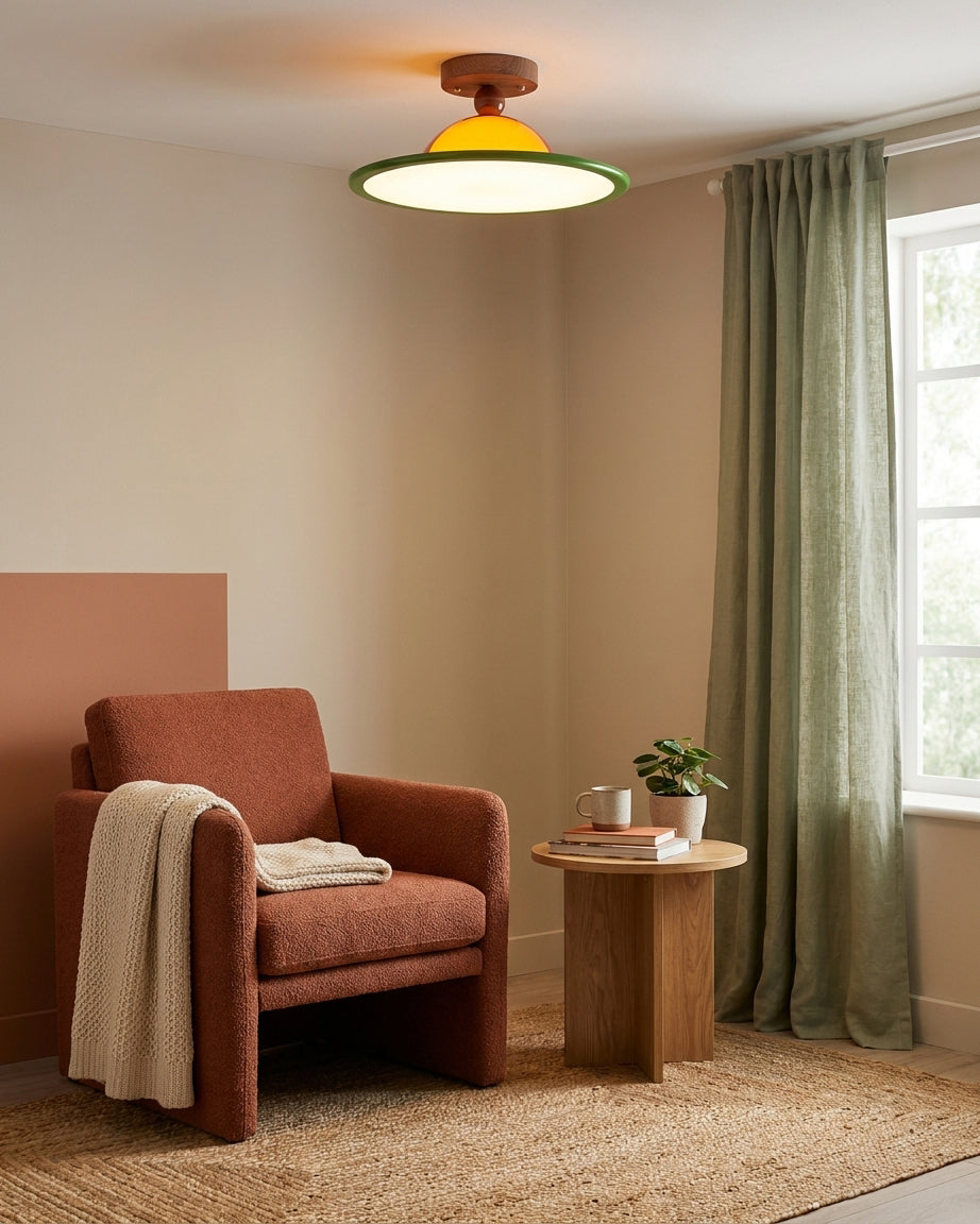Taklampa med integrerad LED och valnötslook visad i närperspektiv