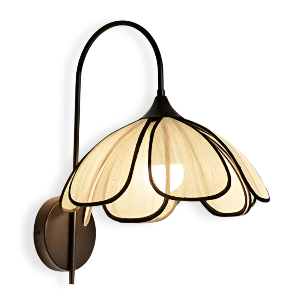 Stilig Vägglampa i Svart och Naturlig Rotting med Wabi-Sabi Blommotiv
