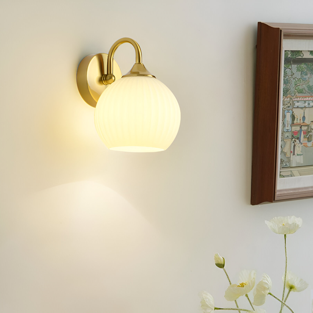 Samtida Klotformad Randig Glasvägglampa - LED Vägglampa med Järndetaljer för Vardagsrummet