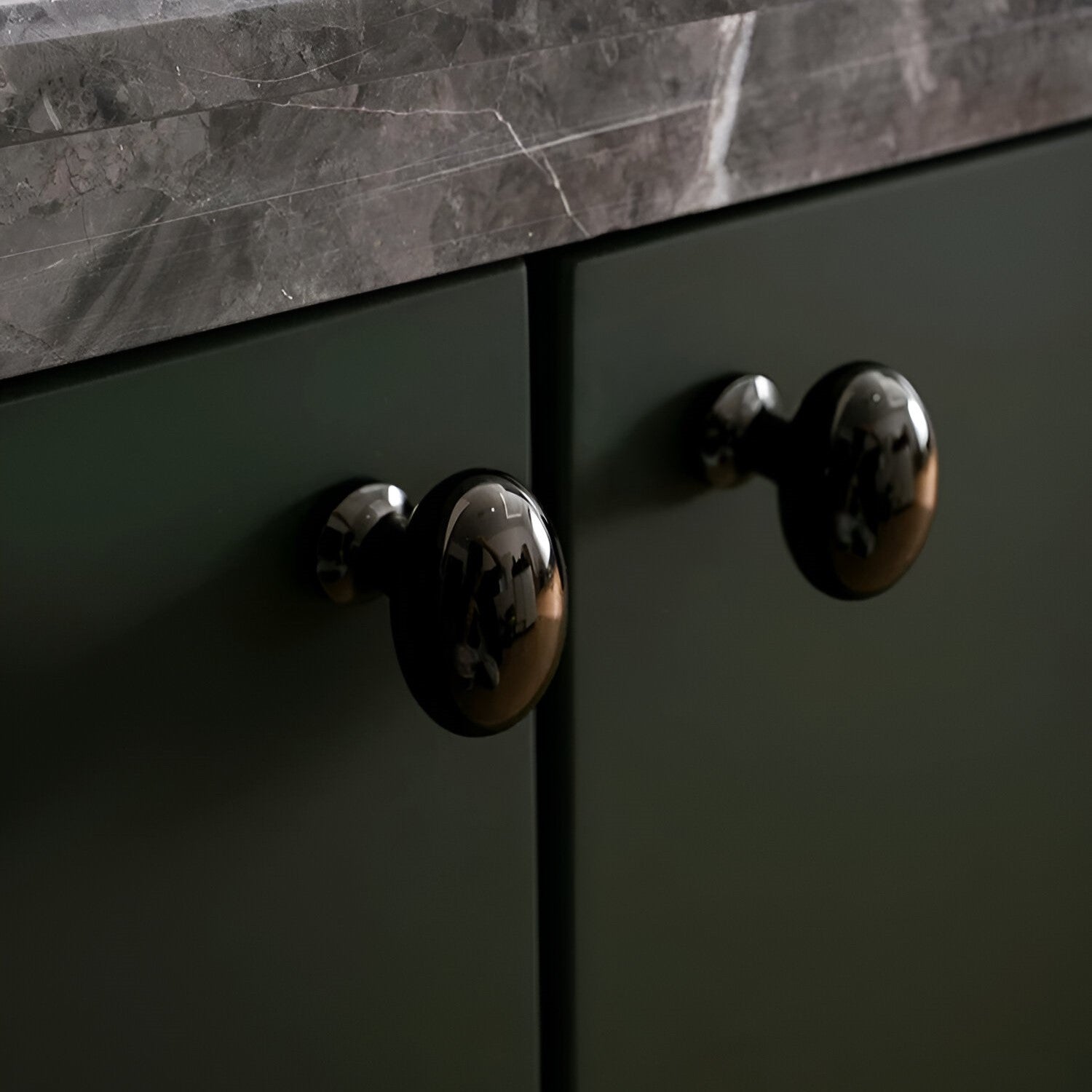 Eleganta Massiva Messingskåpsknoppar - Premium Italienskt Hantverk