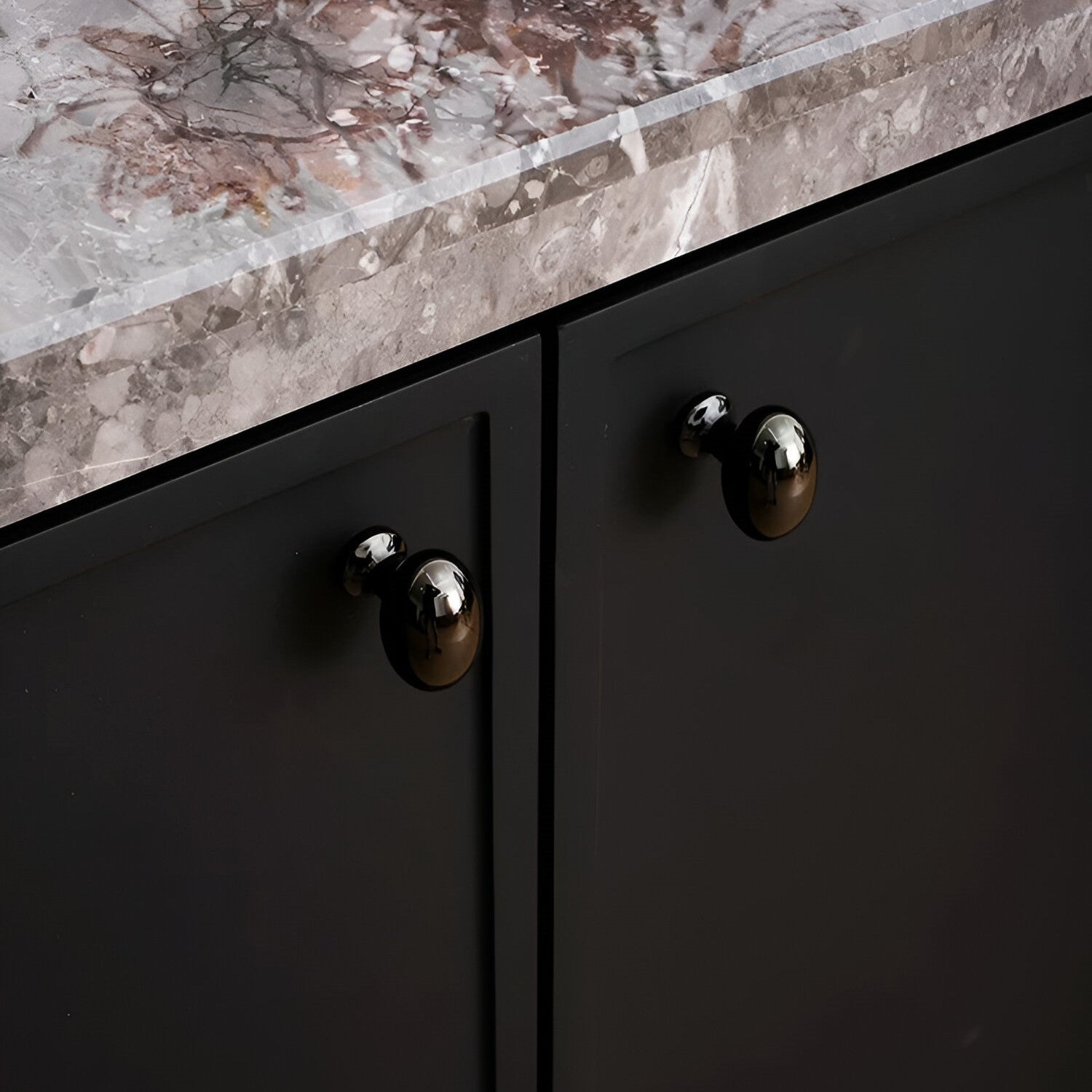 Eleganta Massiva Messingskåpsknoppar - Premium Italienskt Hantverk