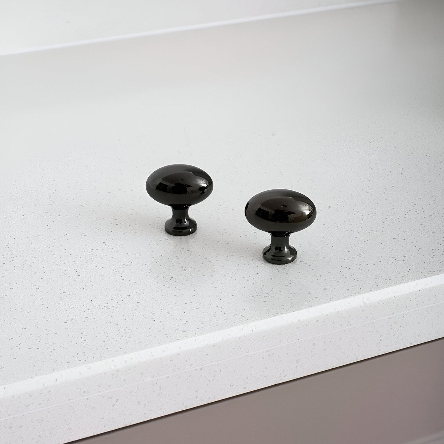 Eleganta Massiva Messingskåpsknoppar - Premium Italienskt Hantverk