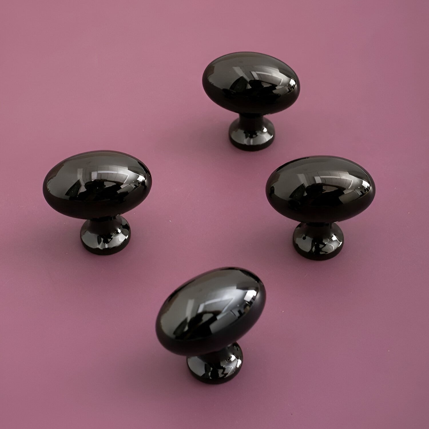 Eleganta Massiva Messingskåpsknoppar - Premium Italienskt Hantverk