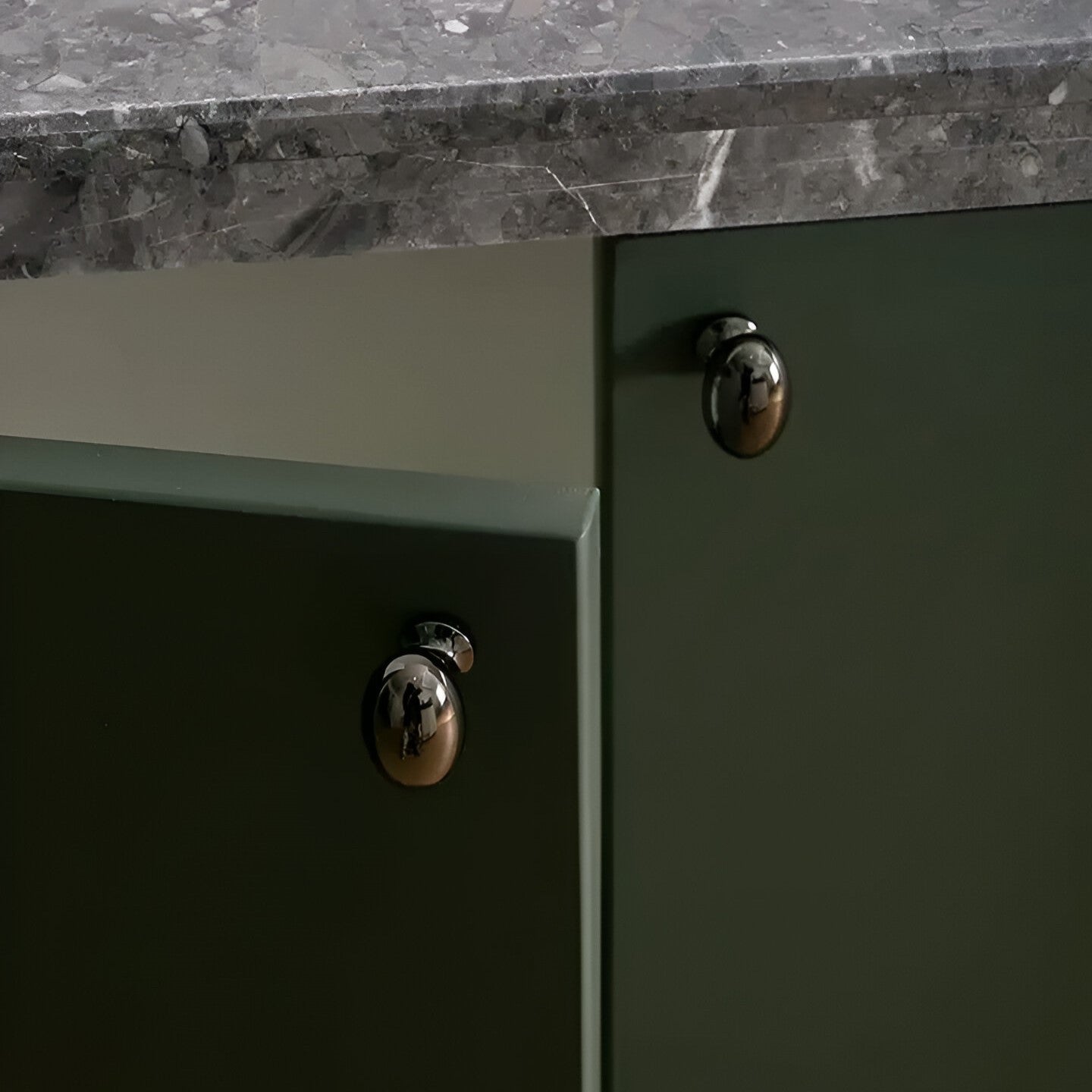 Eleganta Massiva Messingskåpsknoppar - Premium Italienskt Hantverk