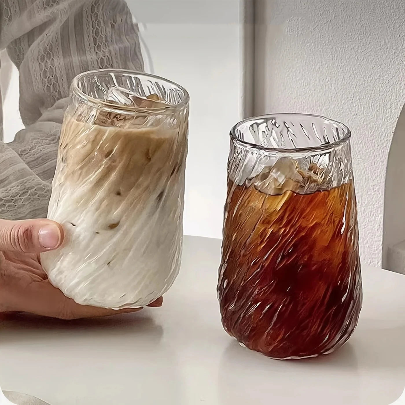 Elegant transparent glasmugg - 400 ml randig design för kaffe och te 1