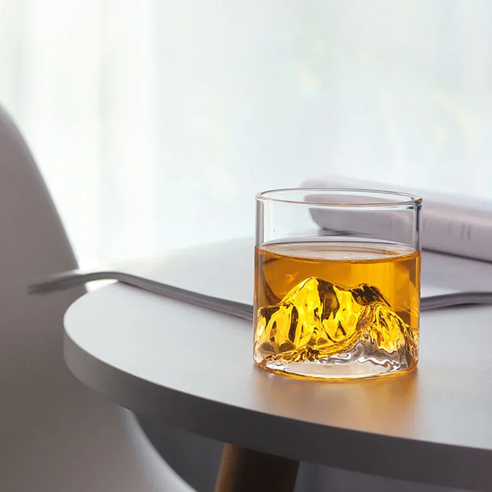 Elegant whiskyglas med 3D-bergsdesign - set om 2 - Högkvalitativt dricksglas för finsmakare 0