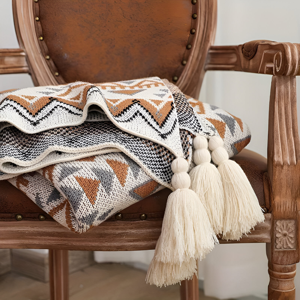 GeoFringe Plaid - Geometrisk Boho Fleecefilt - Dekorativ Stickad Pläd