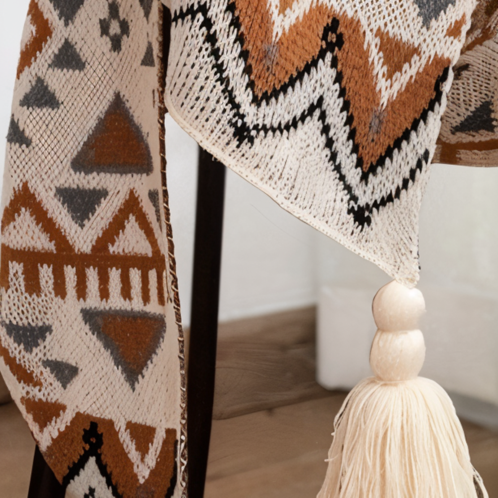 GeoFringe Plaid - Geometrisk Boho Fleecefilt - Dekorativ Stickad Pläd